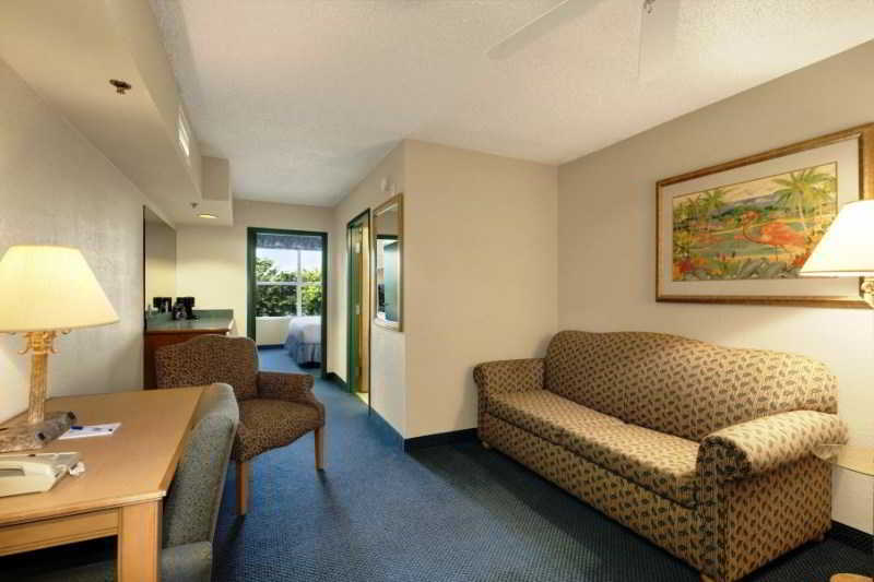 Baymont By Wyndham Fort Myers Airport Exterior photo